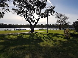 Bentley Waterfront Motel & Cottages