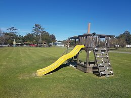 Bentley Waterfront Motel & Cottages