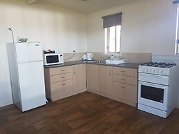 Bentley Waterfront Motel & Cottages