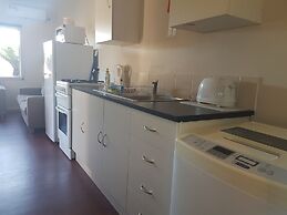 Bentley Waterfront Motel & Cottages