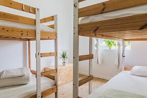 Amar Hostel, Suites & Surf Camp