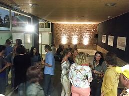 Amar Hostel, Suites & Surf Camp