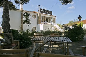 Amar Hostel, Suites & Surf Camp