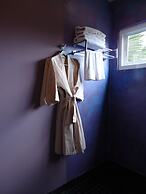 MEN's Resort & Spa - Caters to Gay Men