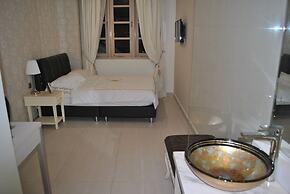 Jayleen Clarke Quay Hotel