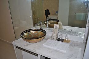 Jayleen Clarke Quay Hotel