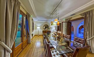 Villa Veneziano – Suites & Villa.