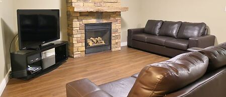 Mountain Views, Steps to BM Village, Hot Tub, BBQ.