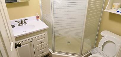 Mountain Views, Steps to BM Village, Hot Tub, BBQ.