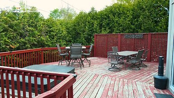 Mountain Views, Steps to BM Village, Hot Tub, BBQ.