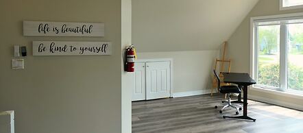 Mountain Views, Steps to BM Village, Hot Tub, BBQ.