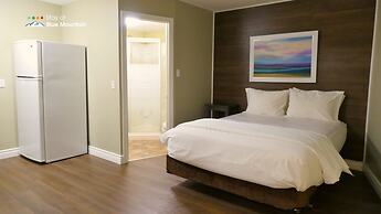 Mountain Views, Steps to BM Village, Hot Tub, BBQ.