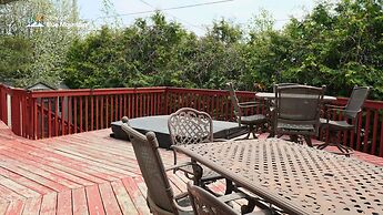 Mountain Views, Steps to BM Village, Hot Tub, BBQ.