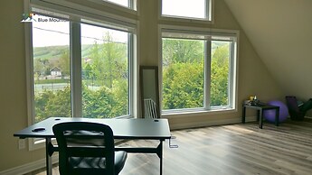 Mountain Views, Steps to BM Village, Hot Tub, BBQ.