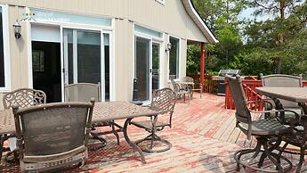 Mountain Views, Steps to BM Village, Hot Tub, BBQ.