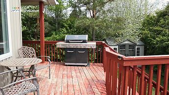 Mountain Views, Steps to BM Village, Hot Tub, BBQ.