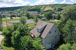 Mountain Views, Steps to BM Village, Hot Tub, BBQ.