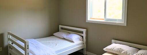 Mountain Views, Steps to BM Village, Hot Tub, BBQ.