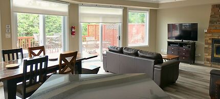 Mountain Views, Steps to BM Village, Hot Tub, BBQ.