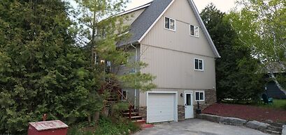 Mountain Views, Steps to BM Village, Hot Tub, BBQ.