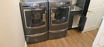 Mountain Views, Steps to BM Village, Hot Tub, BBQ.