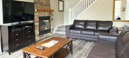 Mountain Views, Steps to BM Village, Hot Tub, BBQ.