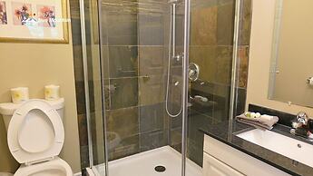 Mountain Views, Steps to BM Village, Hot Tub, BBQ.