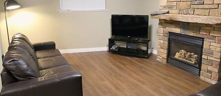 Mountain Views, Steps to BM Village, Hot Tub, BBQ.