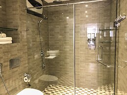 Sunny Serviced Apartment