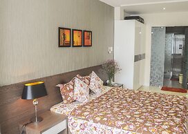 Sunny Serviced Apartment