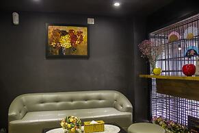 Sunny Serviced Apartment