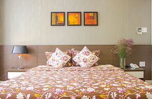 Sunny Serviced Apartment