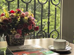 Sunny Serviced Apartment