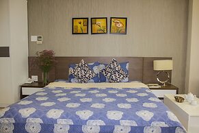 Sunny Serviced Apartment