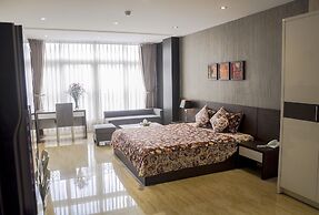 Sunny Serviced Apartment