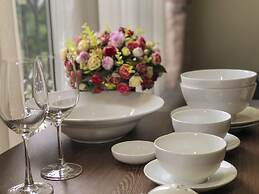 Sunny Serviced Apartment