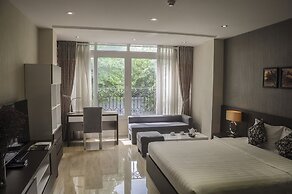 Sunny Serviced Apartment