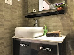 Sunny Serviced Apartment