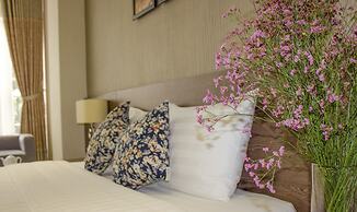 Sunny Serviced Apartment