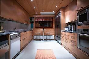 Santa's Hotel Aurora & Igloos