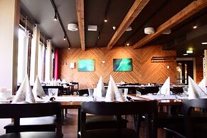 Santa's Hotel Aurora & Igloos