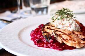 Santa's Hotel Aurora & Igloos