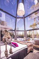 Santa's Hotel Aurora & Igloos