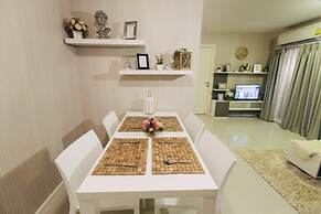 Vienghomnuan Suite Chiang Mai at D.Vieng Condo