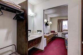 Bloomer Inn & Suites