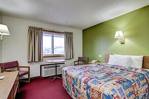 Bloomer Inn & Suites