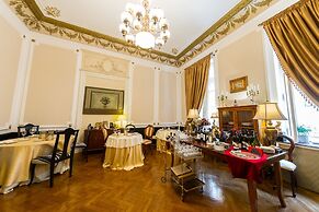 Grand Boutique Hotel