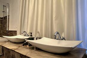 Grand Boutique Hotel