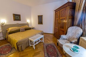 Grand Boutique Hotel