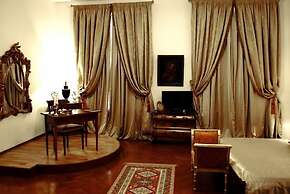 Grand Boutique Hotel